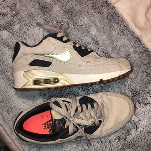 Nike size 6 women’s air max